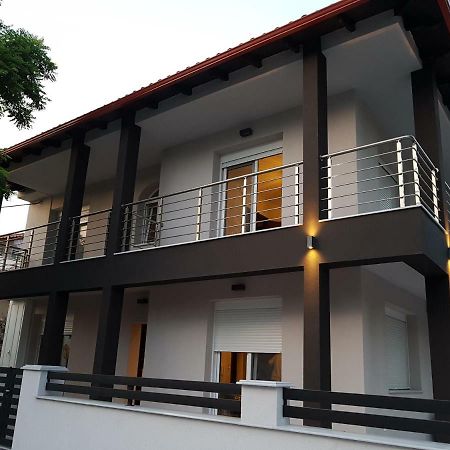 Fantastic Four Apartments Néoi Epivátai Dış mekan fotoğraf