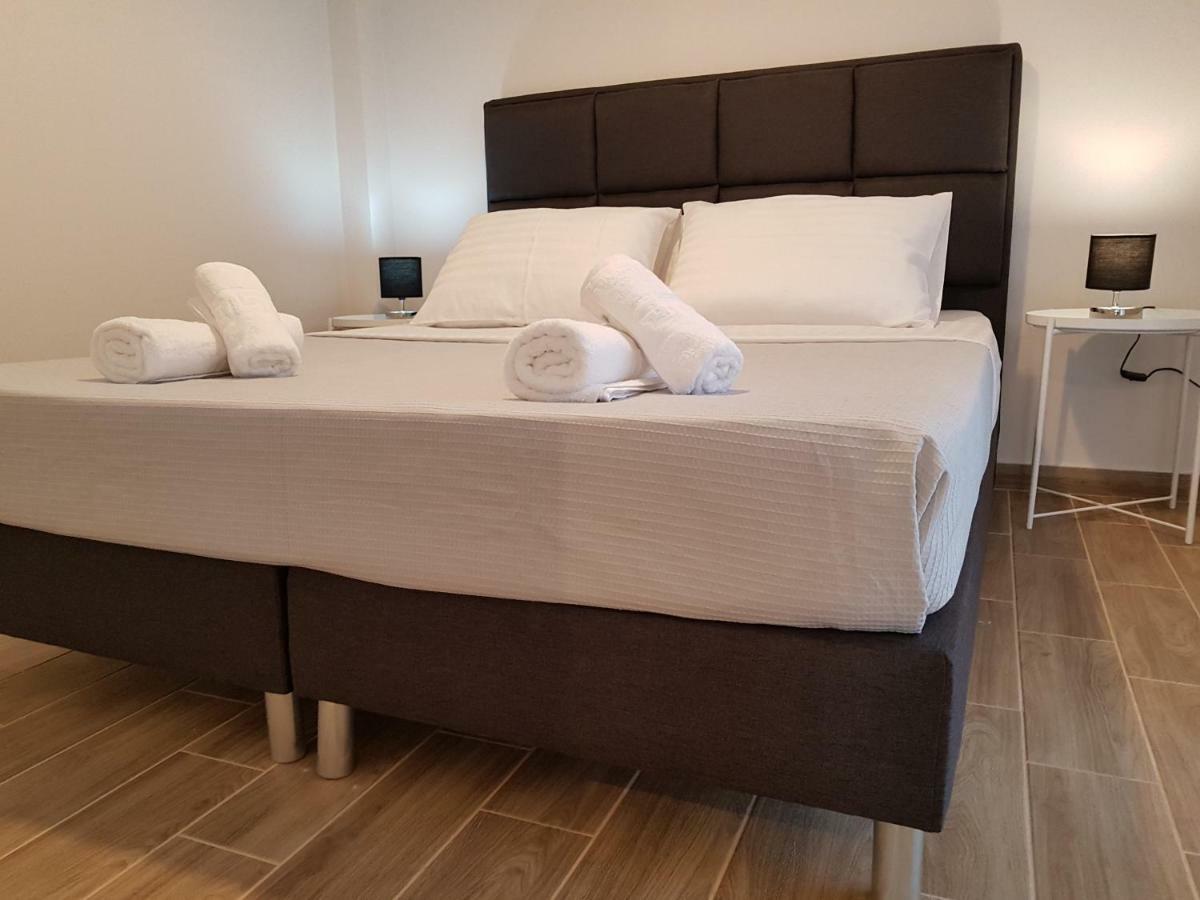 Fantastic Four Apartments Néoi Epivátai Dış mekan fotoğraf